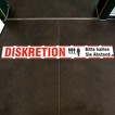 Diskretion Abstand halten Aufkleber Fußbodenaufkleber Laminat 90x11 cm