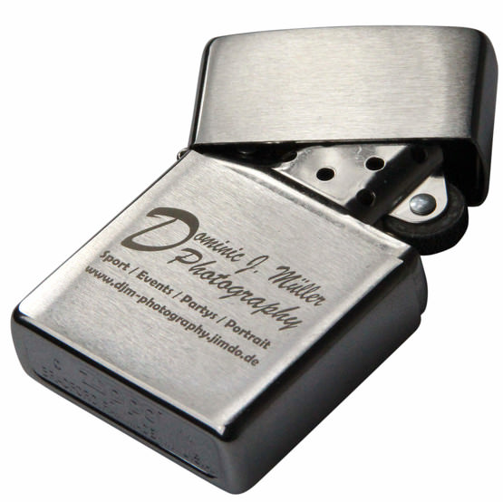 Zippo Benzinfeuerzeug Brush Chrom und schwarz matt mit individueller Gravur